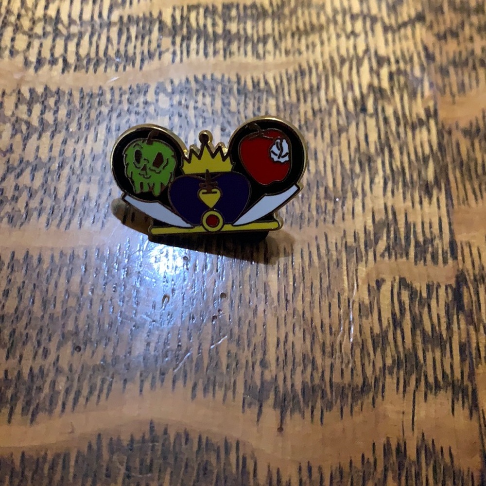Evil Queen pin